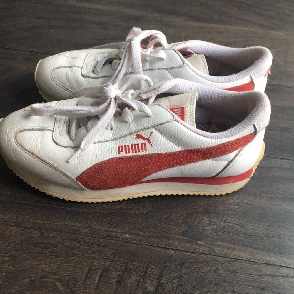 Old school Pumas size 6